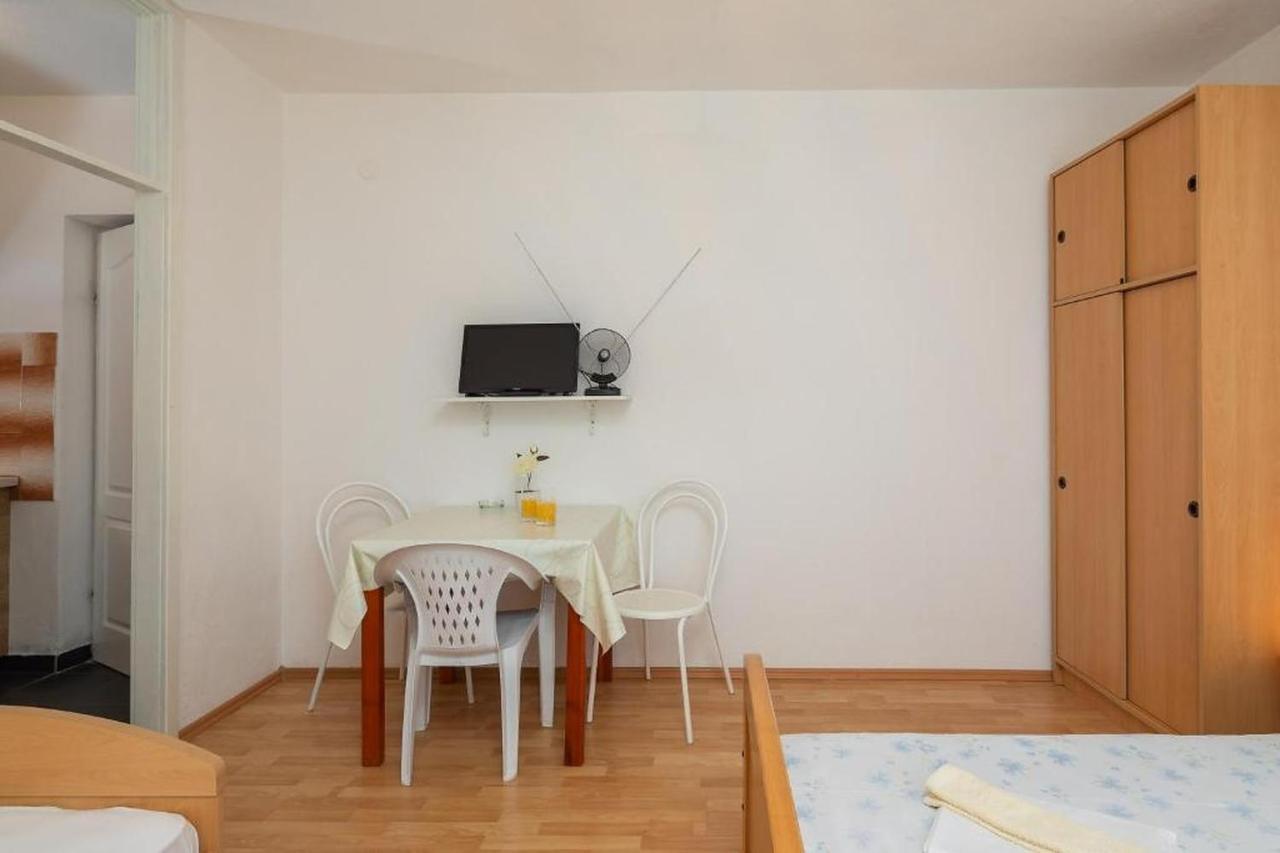 Apartments Roza Omiš Buitenkant foto