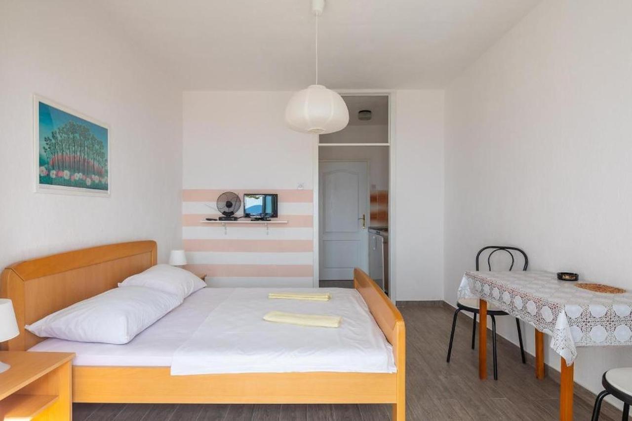 Apartments Roza Omiš Buitenkant foto