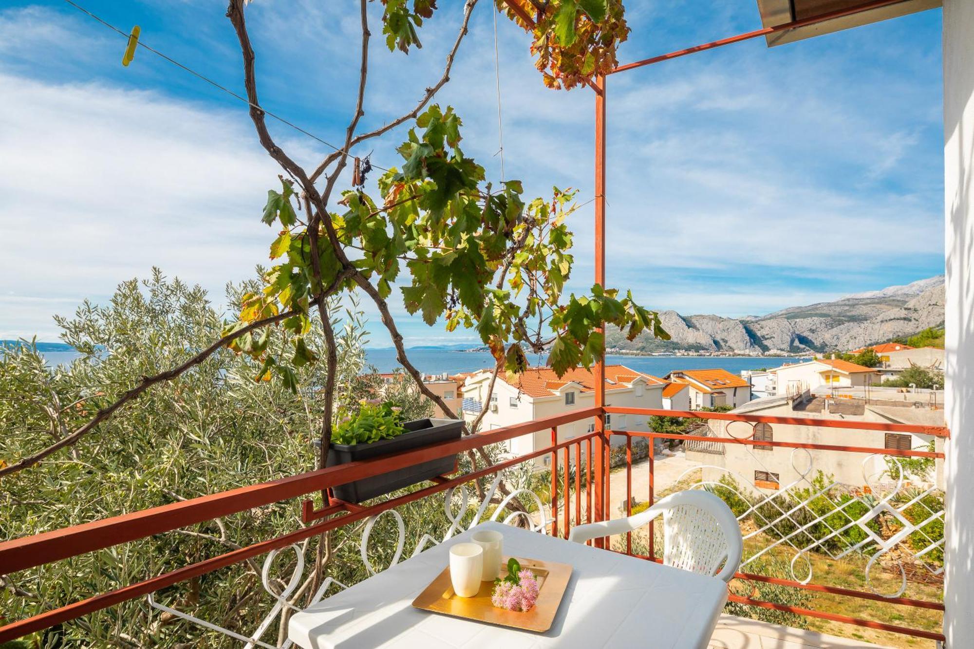 Apartments Roza Omiš Buitenkant foto