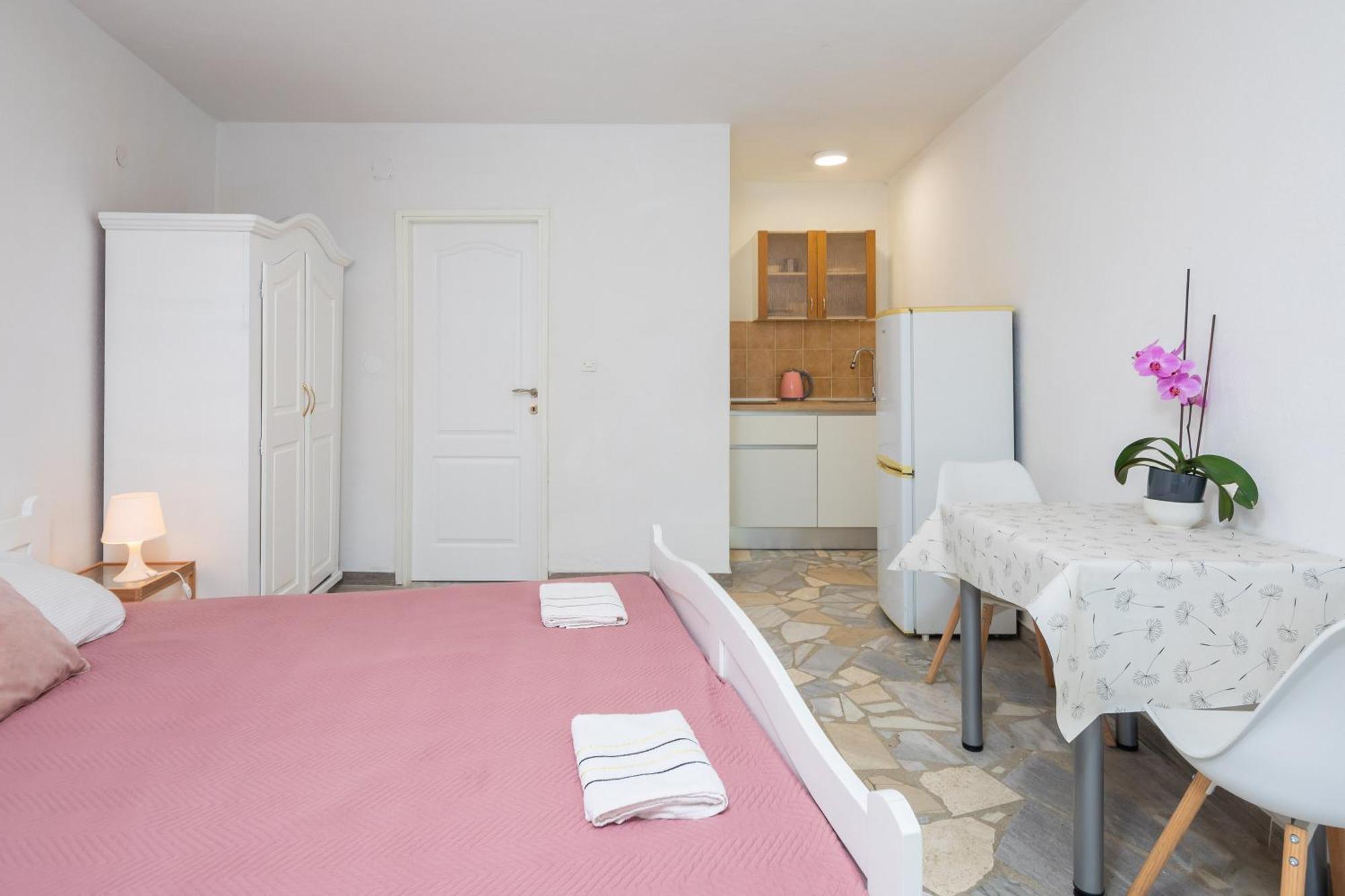 Apartments Roza Omiš Buitenkant foto
