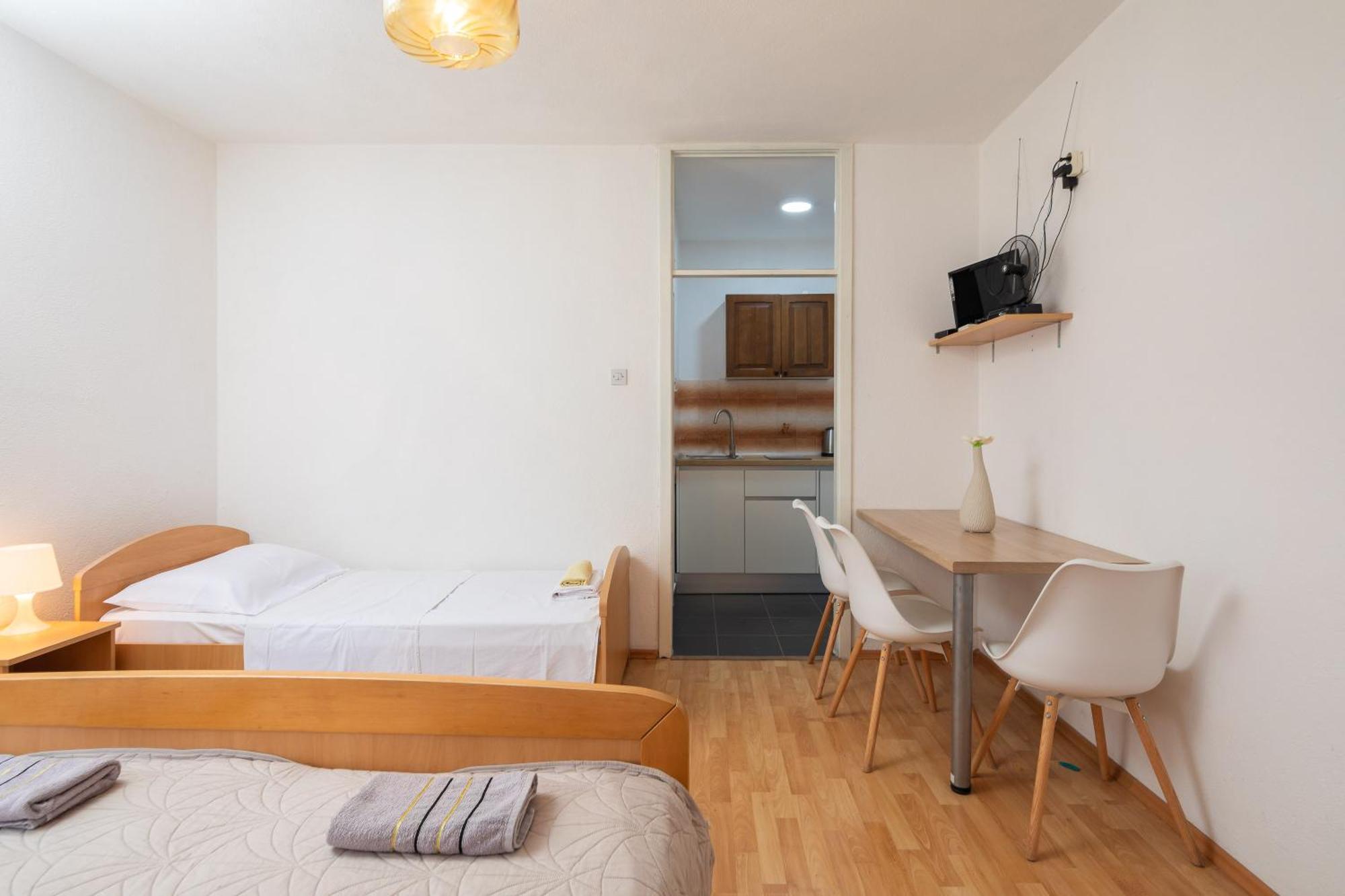 Apartments Roza Omiš Buitenkant foto