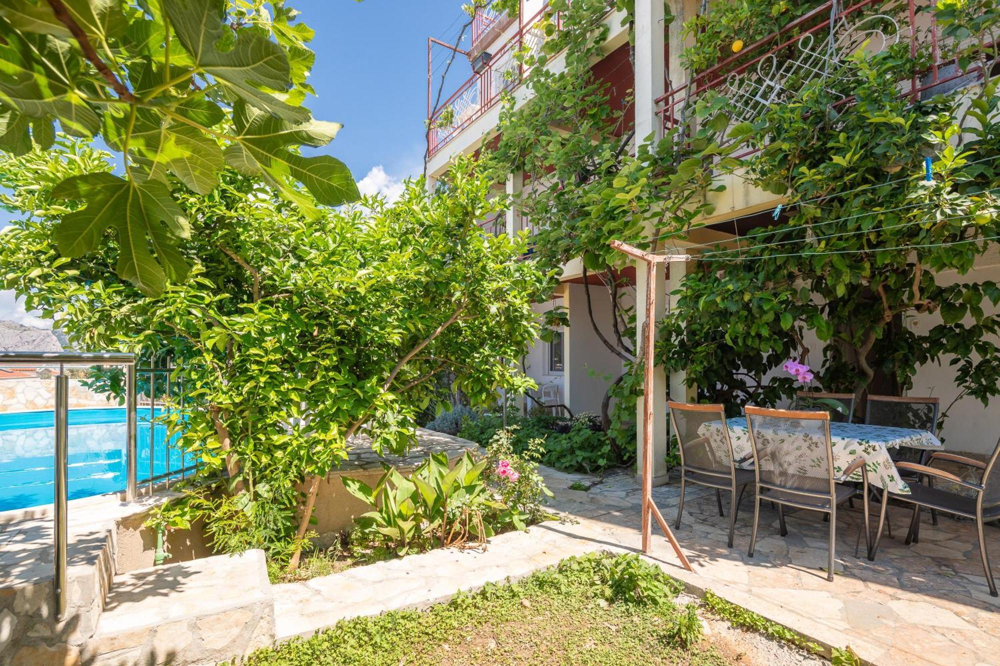 Apartments Roza Omiš Buitenkant foto